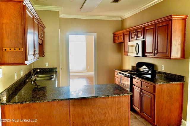2933 Village Circle, Ocean Springs, MS 39564