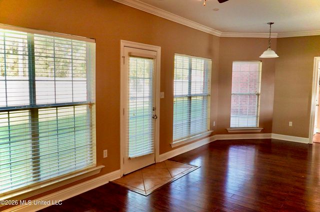 2933 Village Circle, Ocean Springs, MS 39564
