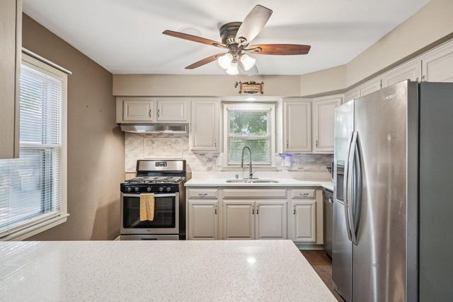 8821 W Dallas STREET, Milwaukee, WI 53224