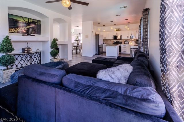 8539 Rocky Hillside Court, Las Vegas, NV 89123