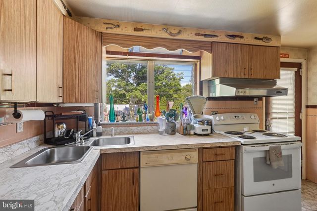 24 N WHITE HORSE PIKE, Somerdale, NJ 08083
