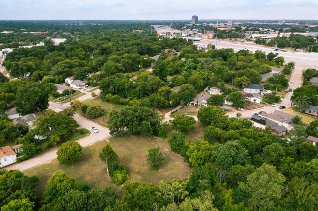 1136 Betterton Circle, Dallas, TX 75203