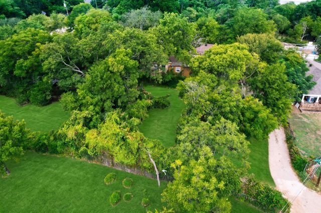 1136 Betterton Circle, Dallas, TX 75203