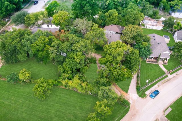 1136 Betterton Circle, Dallas, TX 75203