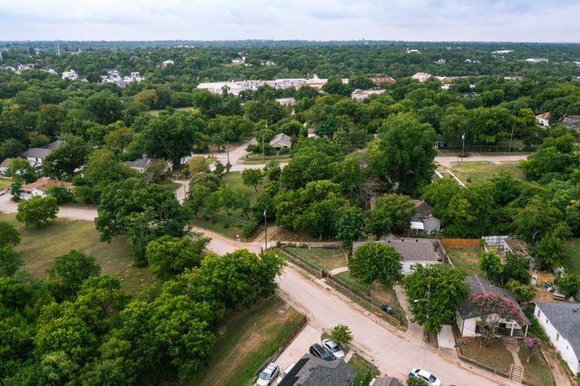 1136 Betterton Circle, Dallas, TX 75203