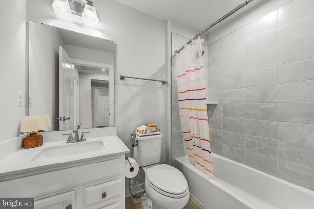 24272 THURSO SQ, Sterling, VA 20166