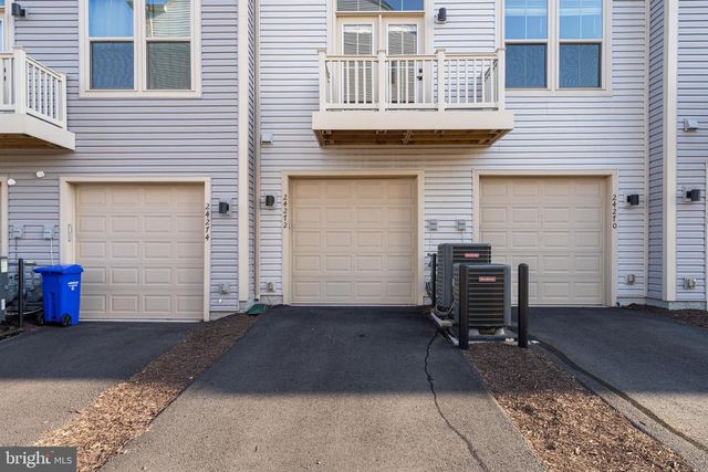 24272 THURSO SQ, Sterling, VA 20166