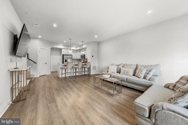 24272 THURSO SQ, Sterling, VA 20166