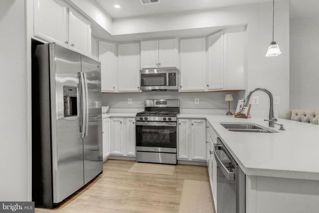 24272 THURSO SQ, Sterling, VA 20166