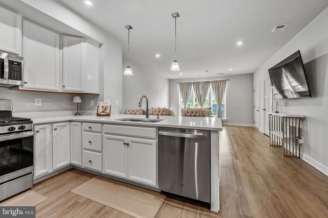 24272 THURSO SQ, Sterling, VA 20166