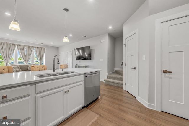 24272 THURSO SQ, Sterling, VA 20166