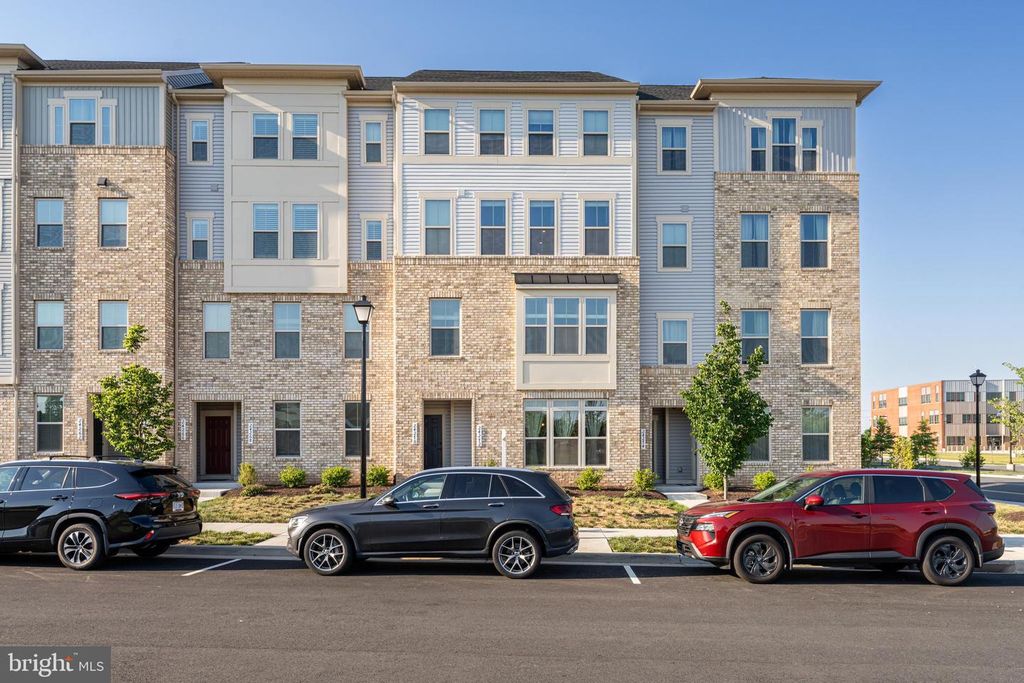 24272 THURSO SQ, Sterling, VA 20166
