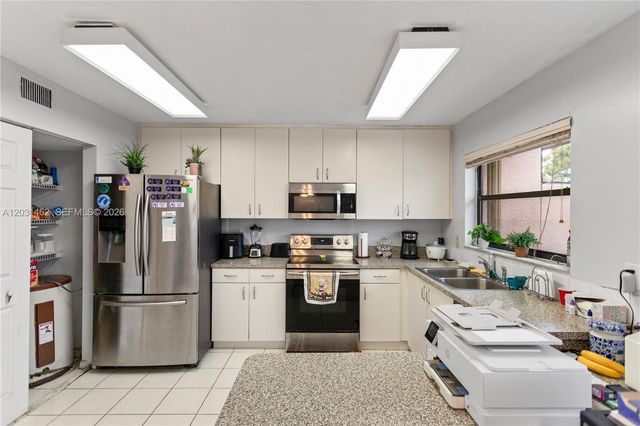 1184 NW 122nd Ter, Pembroke Pines, FL 33026