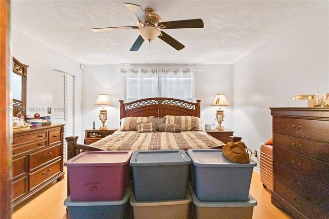 1184 NW 122nd Ter, Pembroke Pines, FL 33026