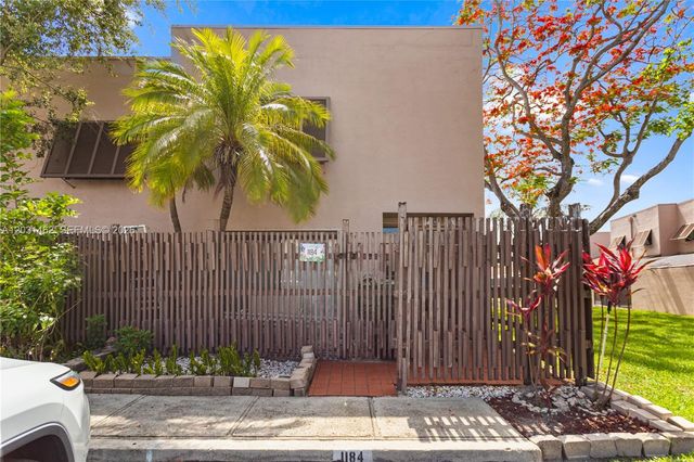 1184 NW 122nd Ter, Pembroke Pines, FL 33026