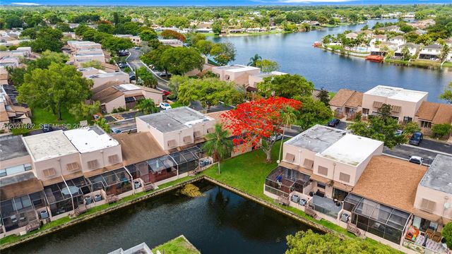 1184 NW 122nd Ter, Pembroke Pines, FL 33026