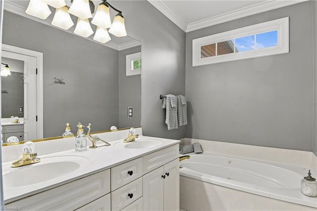 4610 Century Oaks Lane, Winston-salem, NC 27106