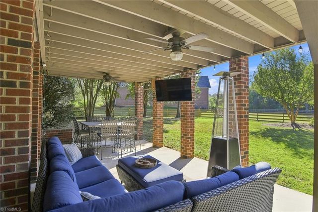 4610 Century Oaks Lane, Winston-salem, NC 27106