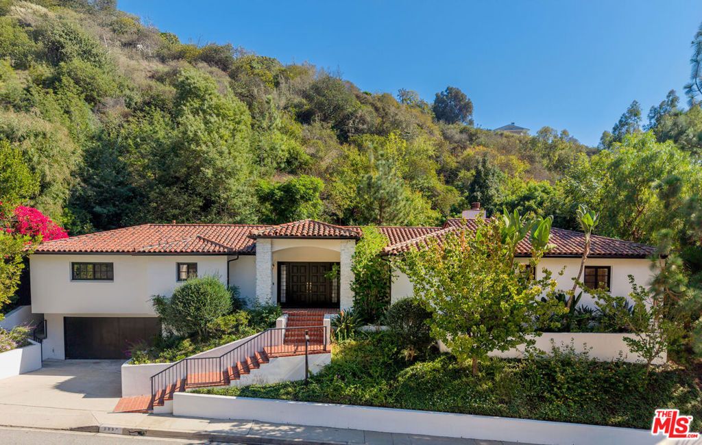 1132 Chantilly Road, Los Angeles, CA 90077 — exterior