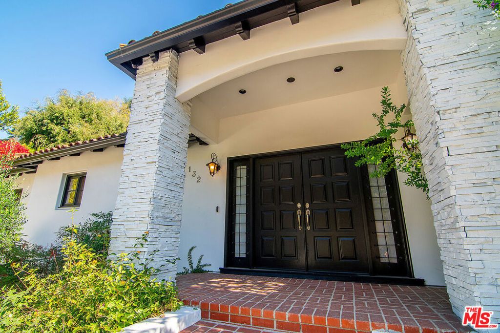 1132 Chantilly Road, Los Angeles, CA 90077 — photo 2