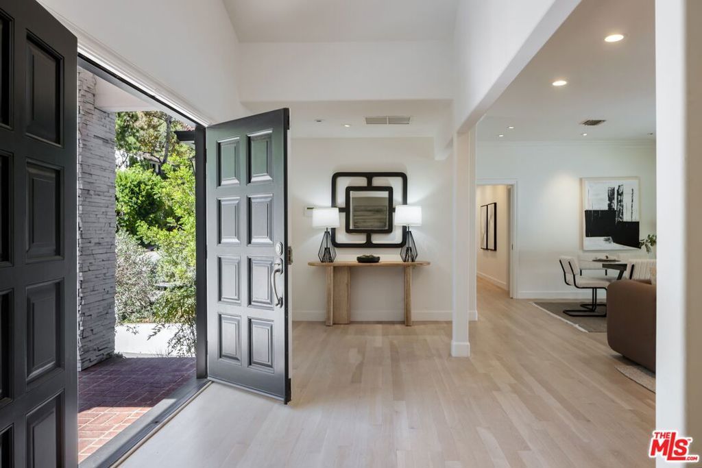 1132 Chantilly Road, Los Angeles, CA 90077 — photo 3