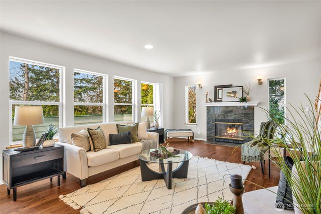 10518 157th Avenue NE, Redmond, WA 98052