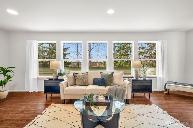 10518 157th Avenue NE, Redmond, WA 98052