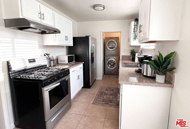 17228 Vanowen Street, Lake Balboa, CA 91406