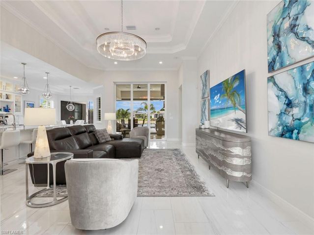 9257 Cayman DR, Naples, FL 34114