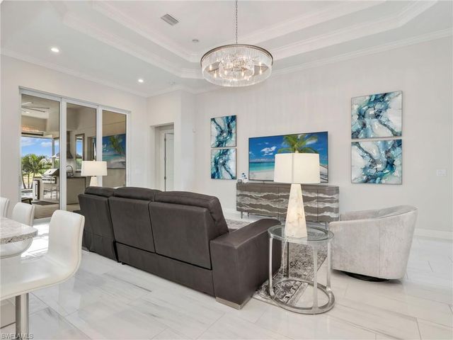 9257 Cayman DR, Naples, FL 34114