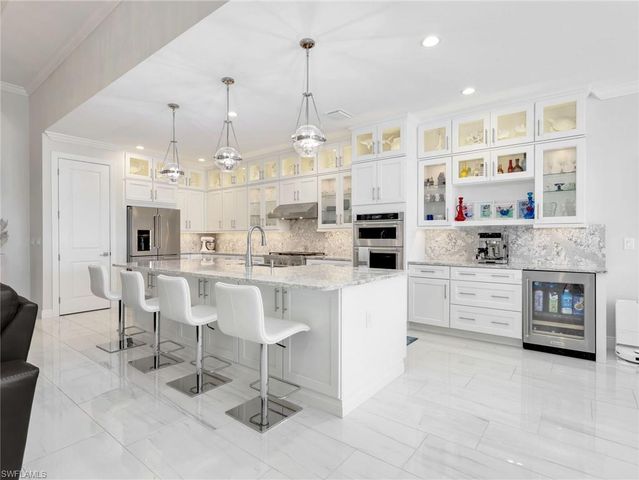 9257 Cayman DR, Naples, FL 34114