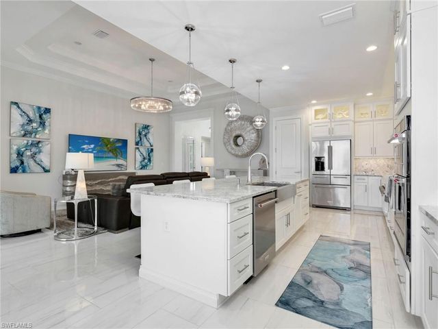 9257 Cayman DR, Naples, FL 34114