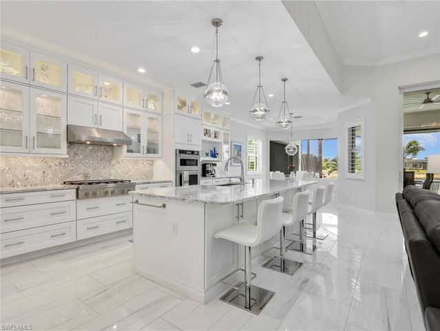 9257 Cayman DR, Naples, FL 34114