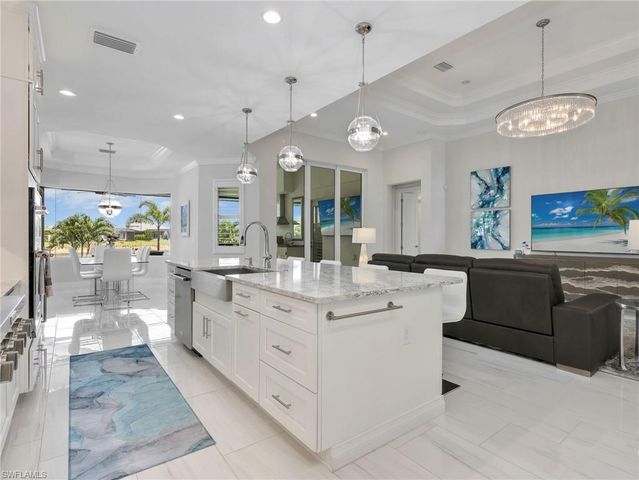 9257 Cayman DR, Naples, FL 34114