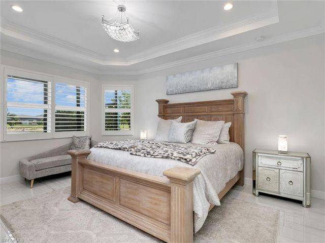 9257 Cayman DR, Naples, FL 34114