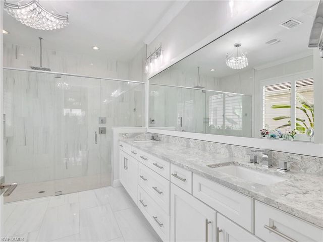 9257 Cayman DR, Naples, FL 34114