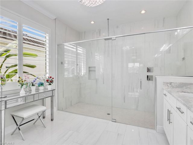 9257 Cayman DR, Naples, FL 34114