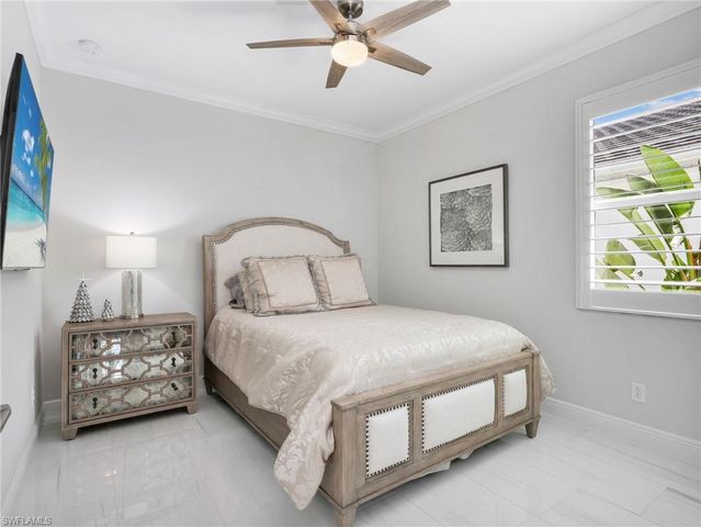 9257 Cayman DR, Naples, FL 34114