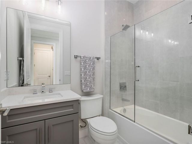 9257 Cayman DR, Naples, FL 34114