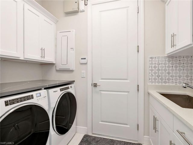 9257 Cayman DR, Naples, FL 34114