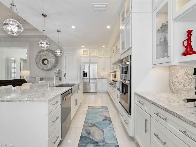 9257 Cayman DR, Naples, FL 34114