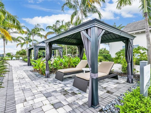 9257 Cayman DR, Naples, FL 34114