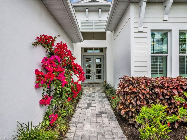 9257 Cayman DR, Naples, FL 34114