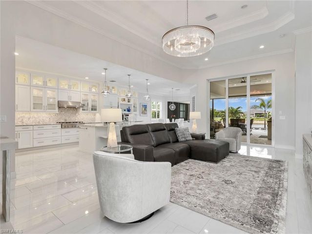 9257 Cayman DR, Naples, FL 34114