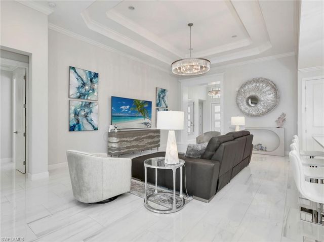 9257 Cayman DR, Naples, FL 34114