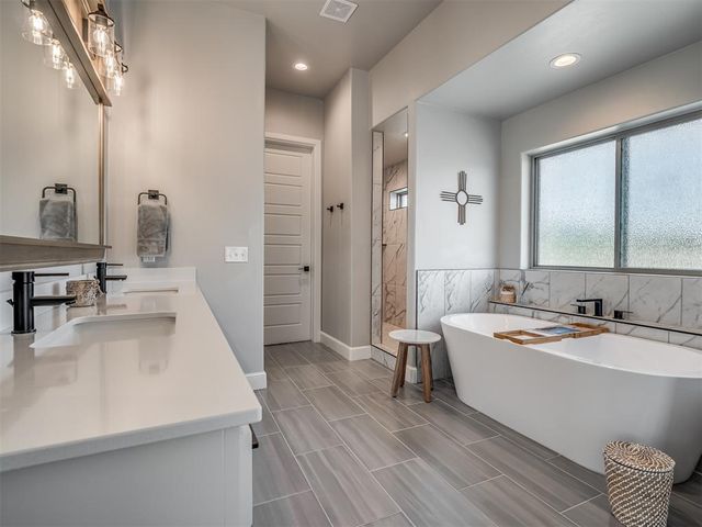 9400 S Post Road, Guthrie, OK 73044