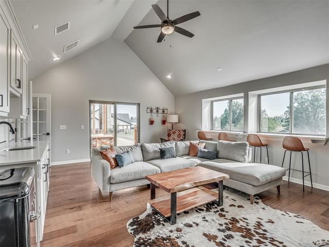 9400 S Post Road, Guthrie, OK 73044
