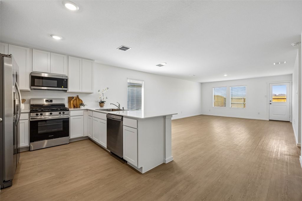 9213 Schram Road, Fort Worth, TX 76179