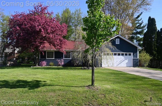 933 Gallaland Avenue, Rochester Hills, MI 48307