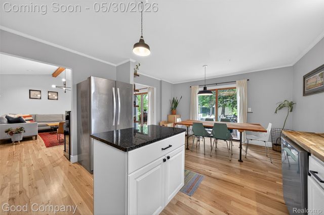 933 Gallaland Avenue, Rochester Hills, MI 48307